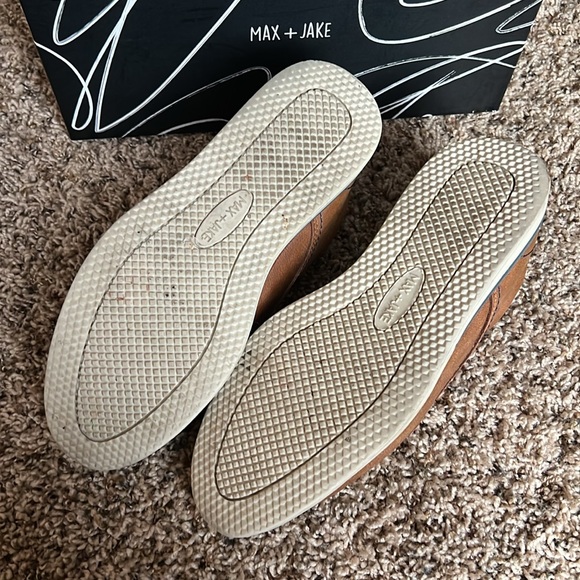 Max+Jane brown slide on shoes - Picture 3 of 6